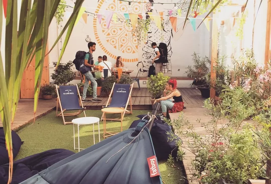 Patio Slo hostel Lyon Saxe