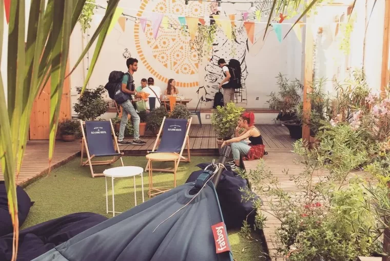 Patio Slo hostel Lyon Saxe