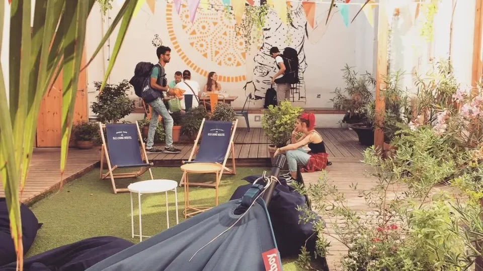 Patio Slo hostel Lyon Saxe