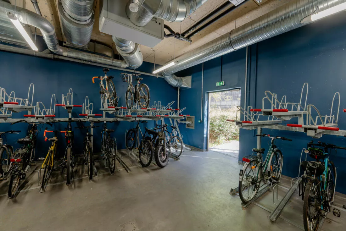 slo-hostel-service-bike-room