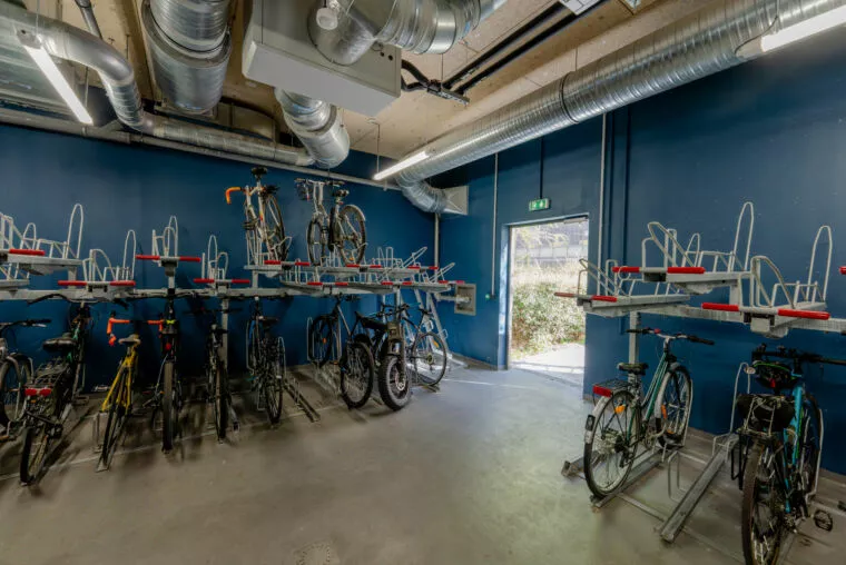 slo-hostel-service-bike-room