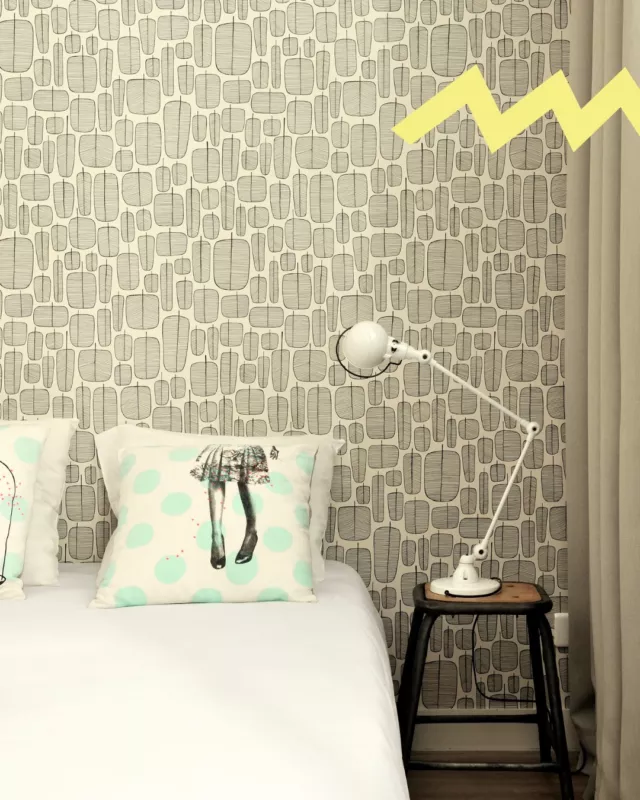 Au SLO Lyon Saxe, on pose ses valises au cœur de la ville.  À quelques minutes de Bellecour et du Vieux Lyon, l’hostel est un point de départ idéal pour explorer Lyon, puis revenir se poser. Une terrasse pour souffler, des espaces communs pour se retrouver, un bar pour partager un verre en fin de journée.  Chambres et dortoirs confortables, lumineux, pensés pour bien dormir et se sentir à l’aise, que l’on voyage seul ou à plusieurs. Ici, chacun trouve son rythme.  Un lieu vivant, accueillant, où l’Hostel Life se vit simplement.
Réservez votre séjour via le lien en bio.
.
.
.  #SLOLyon #HostelLife #LyonCity