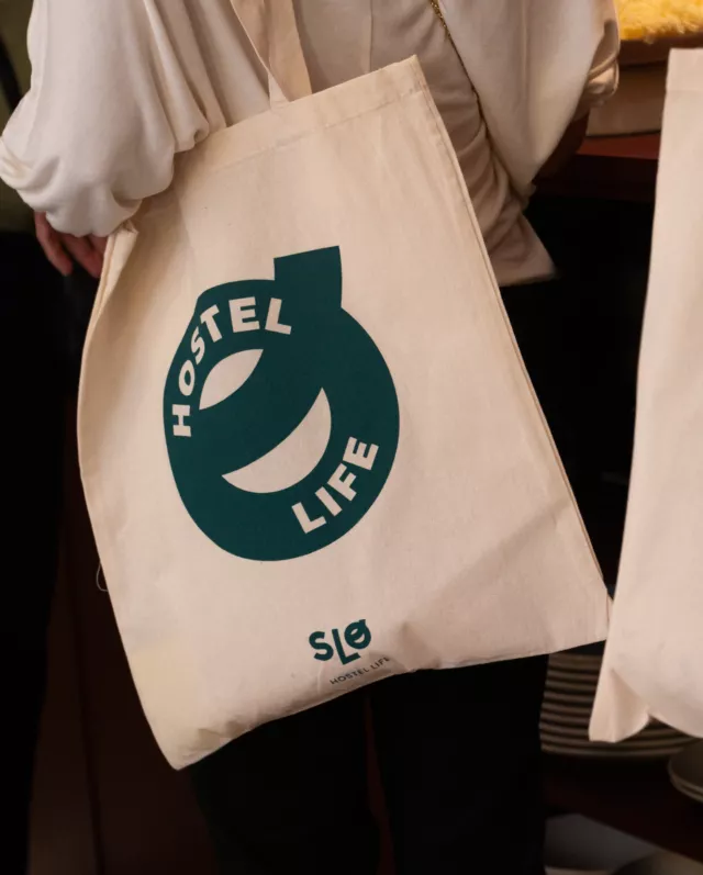 Plus qu’un séjour, un mode de vie.  Chez SLO Hostel, chaque voyage est une rencontre, chaque espace est une invitation à partager et chaque nuit est l’occasion de créer de nouveaux souvenirs.  · Un lieu chaleureux où l’on se sent comme à la maison.
· Une ambiance conviviale pour rencontrer des voyageurs du monde entier.
· Des espaces pensés pour se détendre et échanger.
· Un emplacement idéal pour découvrir la ville autrement.  Que vous soyez de passage pour une nuit ou plusieurs jours, vivez l’expérience SLO et faites partie de notre communauté.
Prêt à rejoindre la SLO HostelLife ? Cliquez sur le lien en bio pour réserver votre séjour !
.
.
.
#SLOHostel #HostelLife #TravelCommunity
