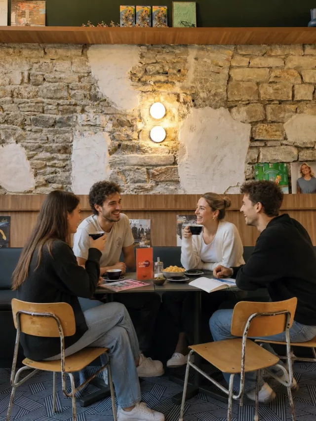 Le SLO Lyon Saxe a rouvert ses portes ✨  Après quelques semaines de travaux, les espaces communs se sont refait une beauté et sont prêts à accueillir les voyageurs de passage comme les habitués.  De nouveaux espaces pour se retrouver autour d'un café, travailler, échanger ou simplement prendre le temps entre deux balades lyonnaises.  L'esprit reste le même, avec un nouveau souffle.
Un lieu vivant, chaleureux, pensé pour que chacun s'y sente bien, le temps d'une nuit ou de quelques jours.  Toute l'équipe du SLO Lyon Saxe a hâte de vous accueillir et de vous faire découvrir cette nouvelle étape de l'Hostel Life.
À très vite à Lyon !  Réservez via le lien en bio ✨
.
.
.
.
.
.
#SLOLyon #HostelLife #LyonCity