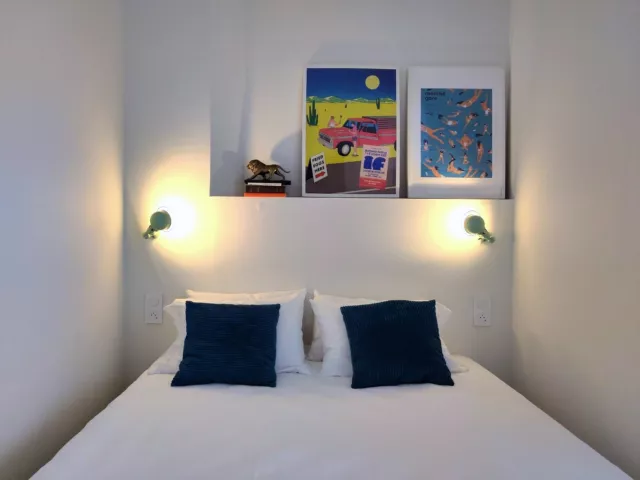 Le SLO Lyon Saxe est de retour !  ✨ Nous sommes prêts à vous accueillir dans une toute nouvelle ambiance.  🛏️ Découvrez des chambres confortables, une literie de qualité et une ambiance chaleureuse, pensées pour que vous vous sentiez comme chez vous.  📍 En plein cœur de Lyon, profitez d'un emplacement idéal pour explorer la ville, rencontrer d'autres voyageurs et vivre pleinement l'expérience SLO.  💫 Que vous voyagiez en solo, en couple ou entre amis, une nouvelle aventure vous attend chez SLO.  Cliquez sur le lien en bio pour réserver votre séjour !
.
.
.
#SLOLyonSaxe #HostelLife #VisitLyon