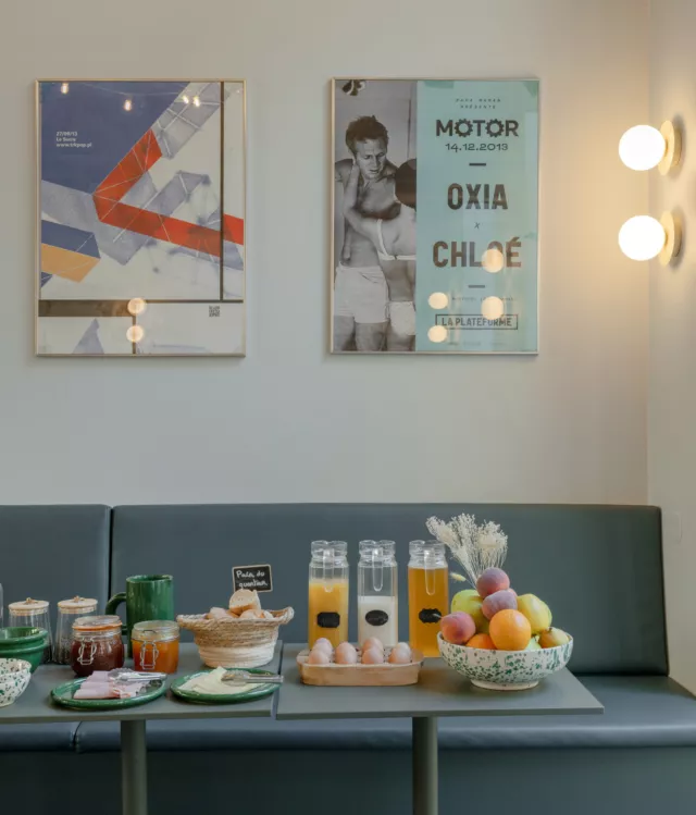 Chez SLO, les petits plaisirs font partie du voyage !  ☕ Un bon café, quelques douceurs et un cadre chaleureux : tout est réuni pour savourer un petit-déjeuner gourmand ou s’accorder un moment de détente à tout moment de la journée.  Chez SLO Hostels, on aime les lieux où l’on se sent bien, où l’on prend le temps de savourer, d’échanger et de profiter de l’instant.  Que vous soyez de passage pour une nuit ou pour plusieurs jours, ces moments simples rendent chaque séjour encore plus agréable.✨  Envie de découvrir l’expérience SLO ? Réservez votre séjour via le lien en bio.
.
.
.  #SLOHostels #HostelLife #PauseGourmande